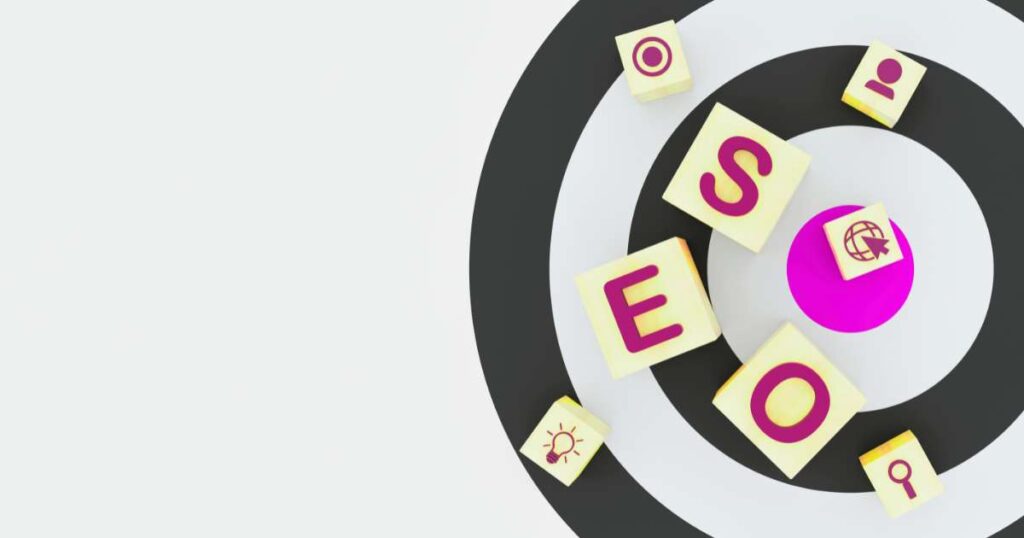 Profissional analisando perfil de backlinks com ferramentas de SEO