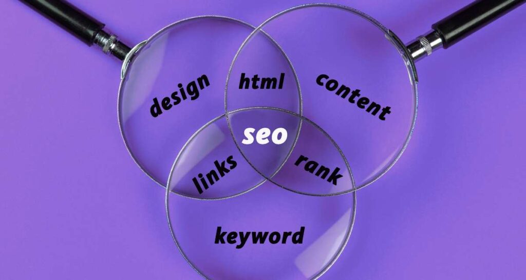 Consultora profissional da agência KAMD trabalhando em estratégia de posicionamento no Google para empresas de serviço, em um ambiente de escritório moderno.